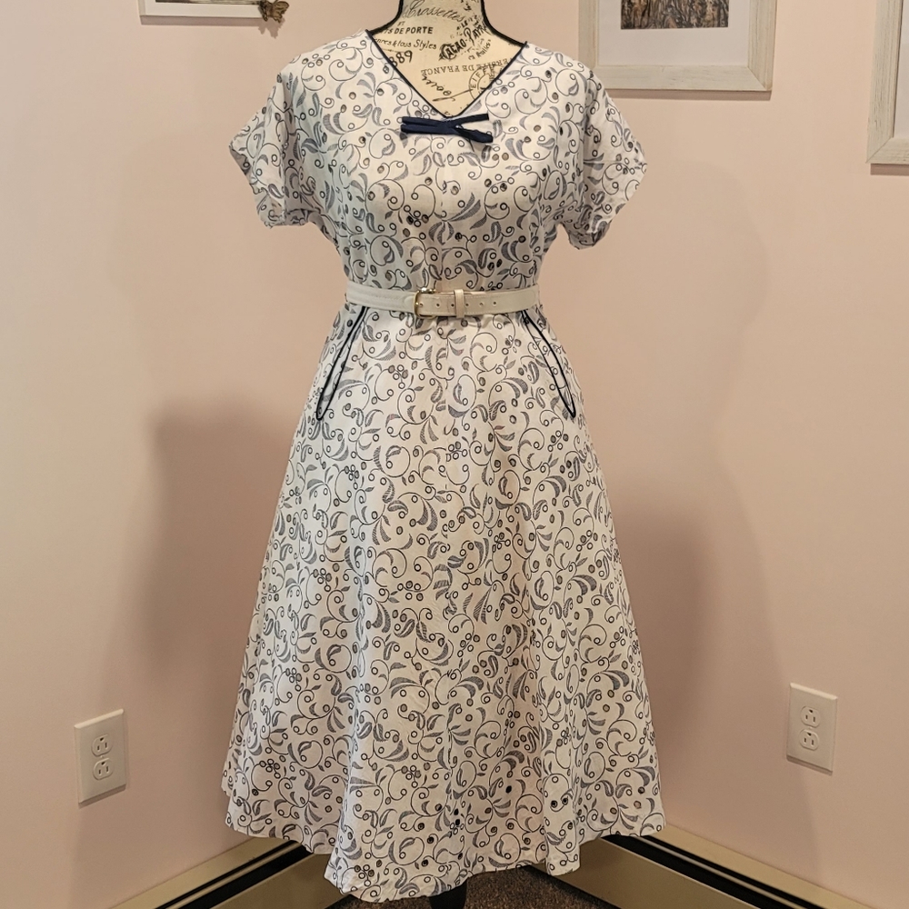 Vintage 1950s white and navy eyelet dress by Smartsetter